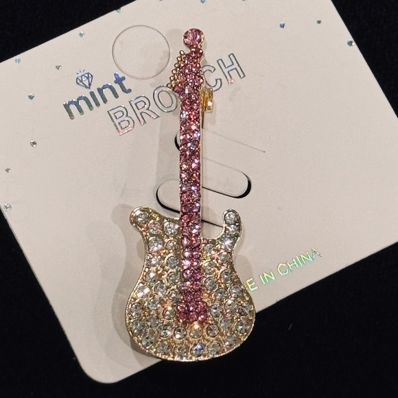 Mint Jewelry - NWT Mint Crystal Electric Guitar Musical Brooch Pin - Pink